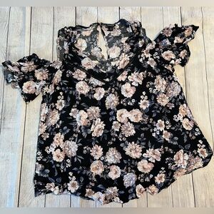 Torrid Size 0 Floral Short Sleeve Cold Shoulder V Neck Blouse